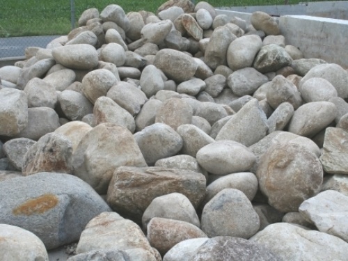 Valouny a zahradní kameny